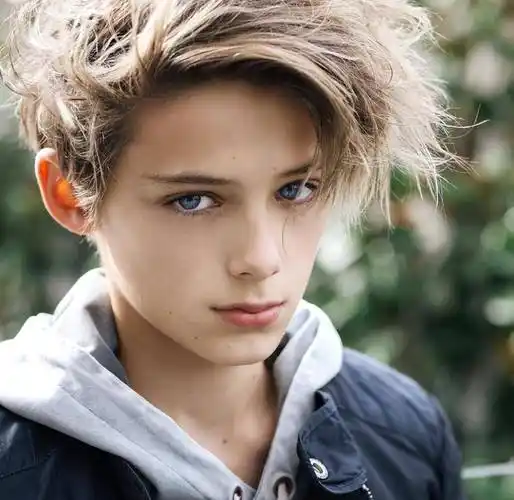 世界第一美少年12岁出道即巅峰,蓝色眼睛迷倒世人,6年后现如何_威廉