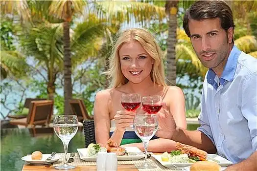 年轻,情侣,享受,午餐,胜地,餐馆