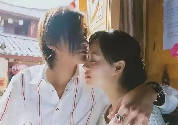 多年前,众多女孩儿心目中的男神何润东,曾三次向孙俪表白遭拒绝