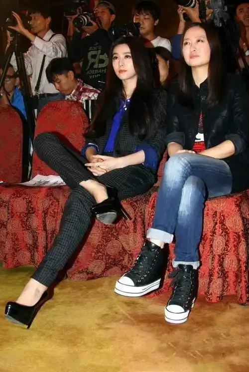 范冰冰与唐嫣手机壳一样贵就连体重也一样了