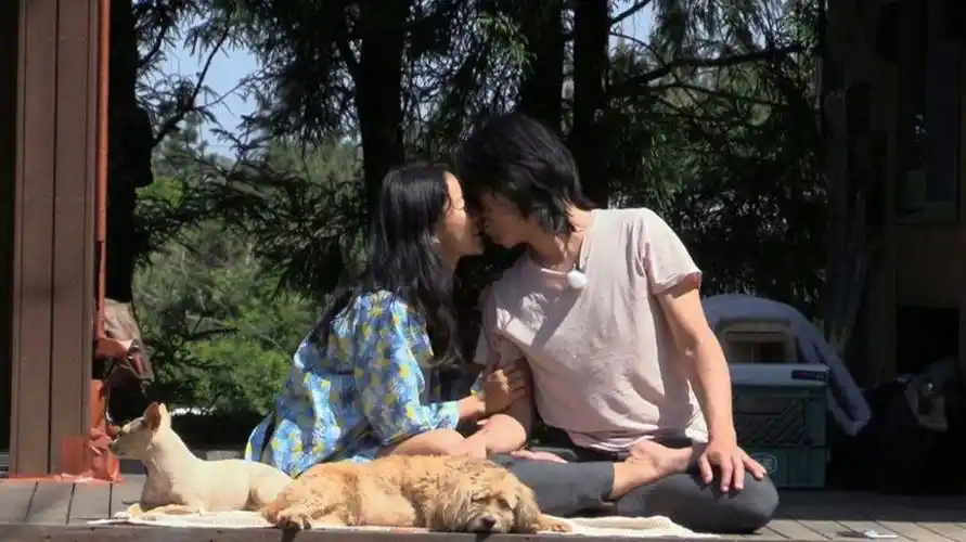 「灵魂比长相更重要」的爱情:李孝利和老公过得比谁都幸福