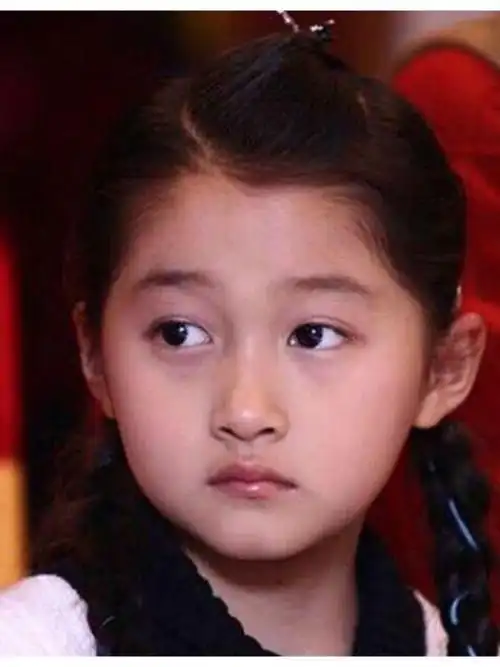 关晓彤的脸是垮吗