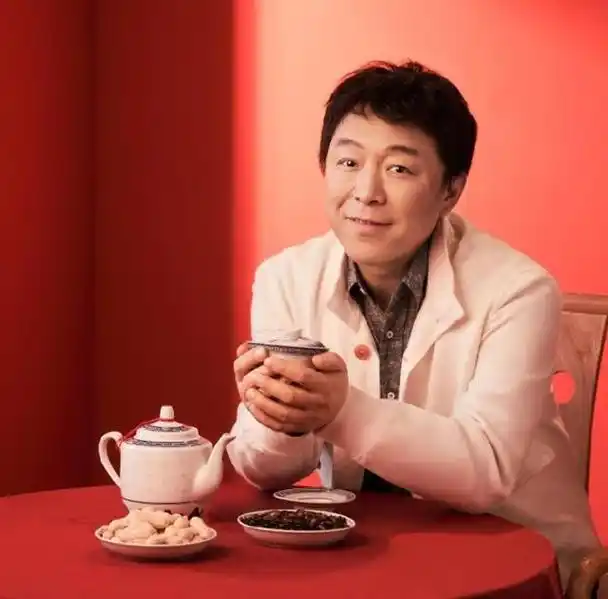 2024年春晚:一屋子专业歌手,愣是唱不过两个演戏的"演员"