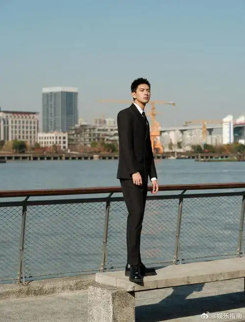 李现身材比例好绝