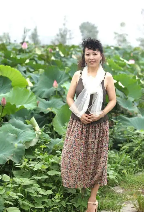 雨中荷(山茱萸)/七绝