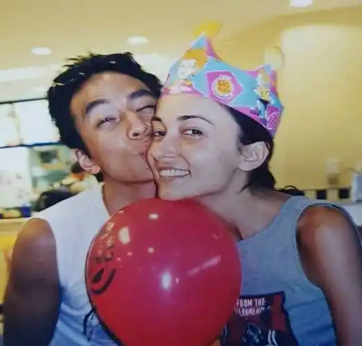 吴彦祖发合照为妻子lisa庆生,岁月催人老,阿祖一去不复返_照片_爱情