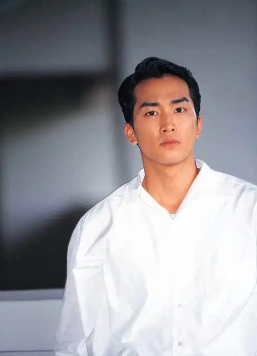 图文:韩国著名影星宋承宪写真-3