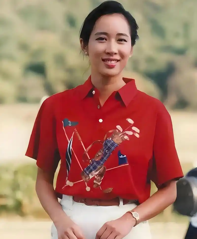 64岁前港姐朱玲玲:多子多福,两嫁豪门,只因长得漂亮?