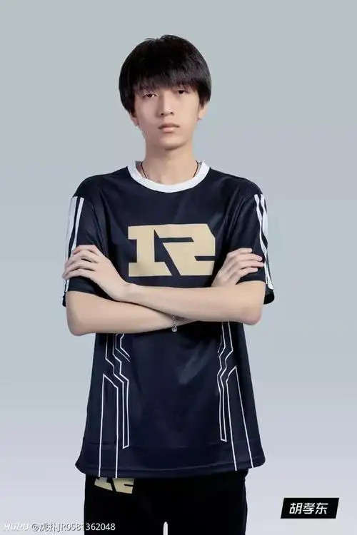 虎牙诗仙女的男友狼少年去rng青训了 !