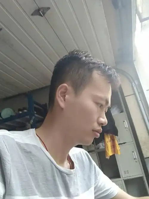 感觉自己侧脸丑爆了 有没有