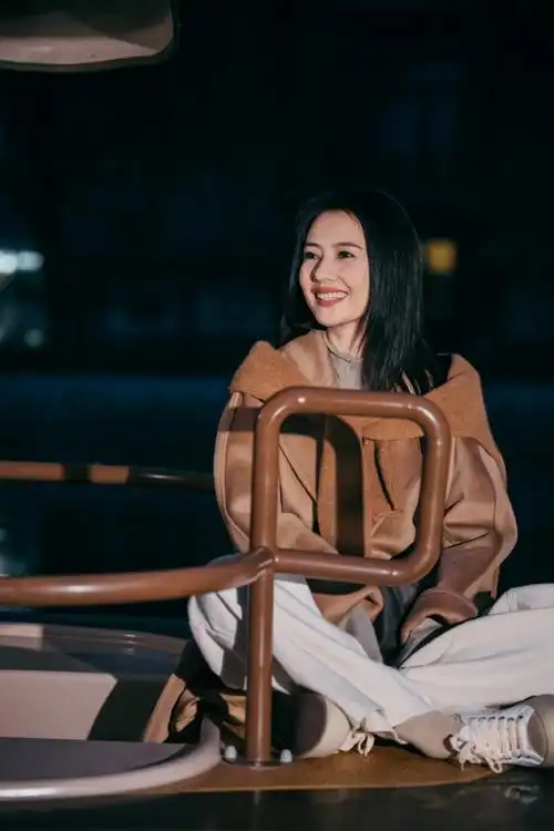 高圆圆超话随风入梦,为夜写诗78今晚9:10分,和@高圆圆一起#何不秉烛