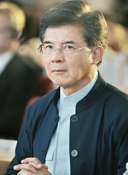 罗康瑞独子罕露脸,长相帅气已自立门户,不满父亲再婚没继承家产