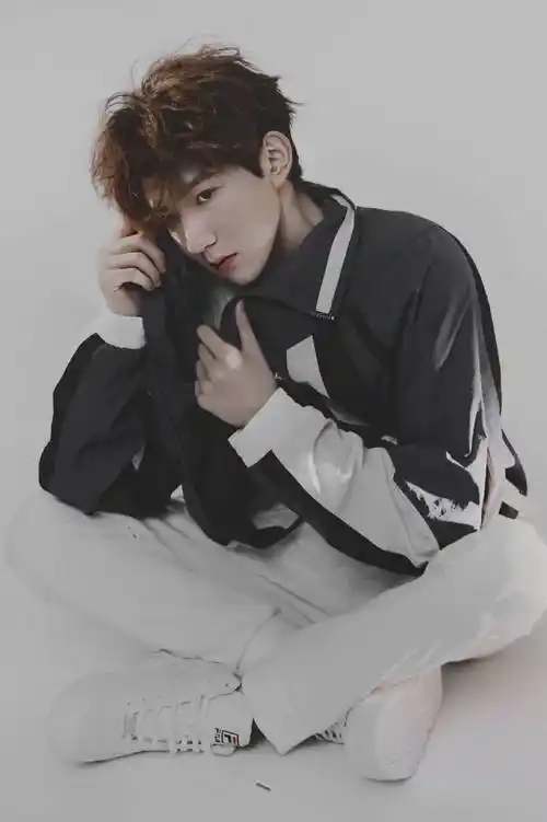 演员王源帅气照片集锦