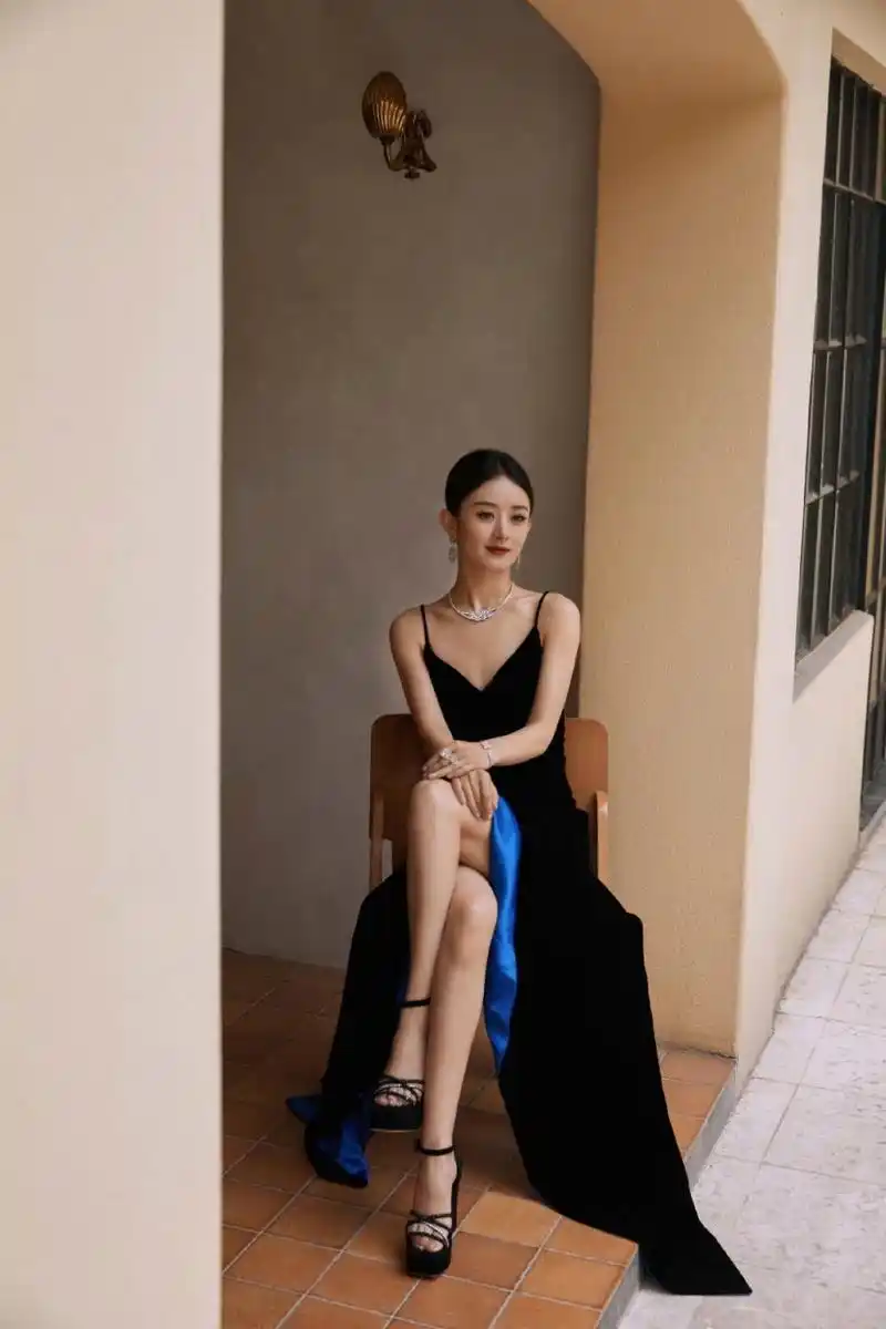 戴比尔斯品牌代言人赵丽颖,实力诠释时尚风范