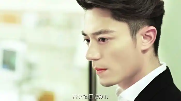 《他来了请闭眼》 中饰智商超高性格傲娇的犯罪心理学家薄靳言