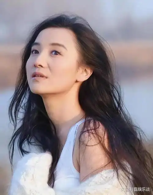 曾被4个明星追求与5婚导演同居5年如今42岁还未婚的她怎样了