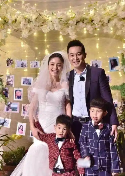 沙溢胡可结婚六周年纪念日再拍婚纱照,安吉小鱼儿可爱抢镜_电影台