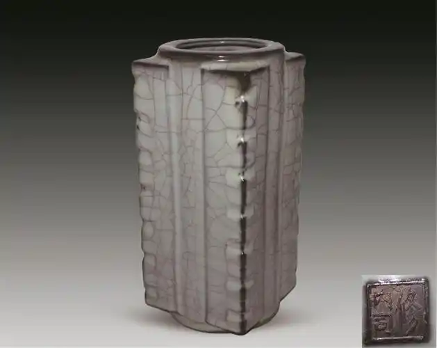 修内司款官窑琮式瓶