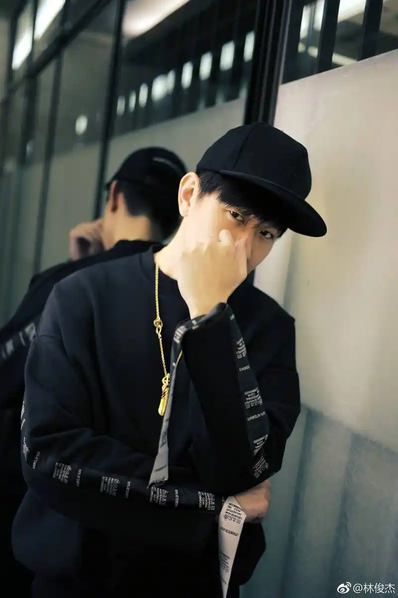 林俊杰0327生日快乐 出道15年,从青涩的邻家大男孩变成全民偶像.