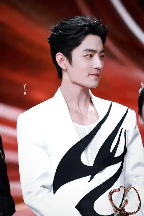 肖战白色西装好贵气##肖战你好闪