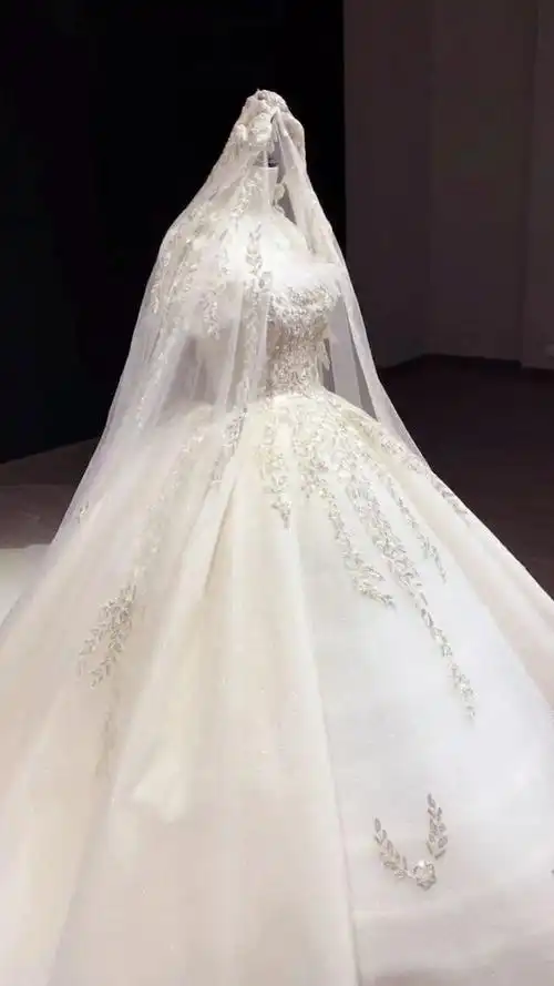 婚纱再好看,也得有人穿上,才可以体现它的价值.