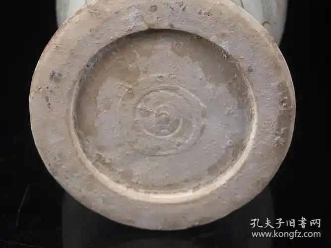 旧藏定窑白瓷开片童子梅瓶