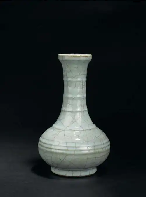 宋代 北宋汴京官窑青釉弦纹赏瓶