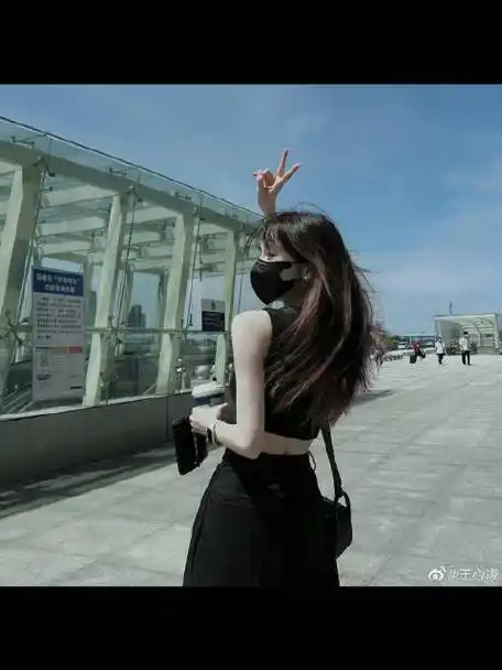 王心凌晒背影比耶随拍,姐姐的蚂蚁腰和冷白皮有链接吗我也想要期待