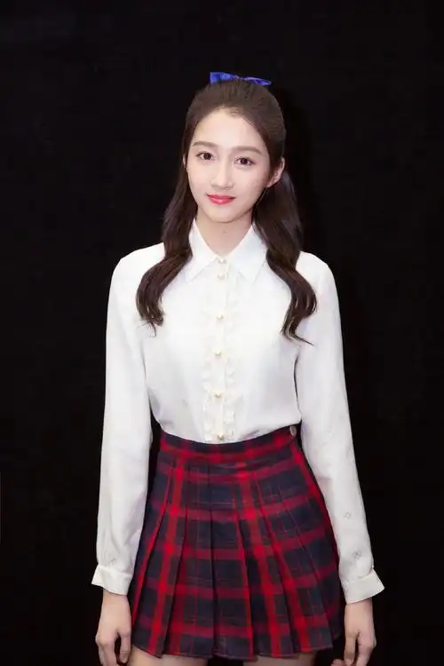 关晓彤五四晚会甜美图片36