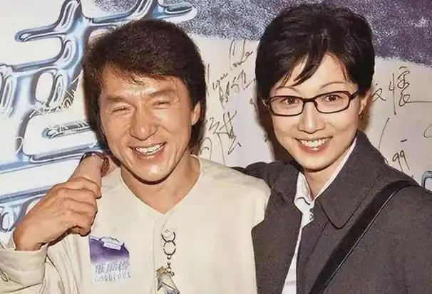 成龙|成龙吴绮莉真复合了!吴绮莉深情表白成龙,反思对小龙女太严格