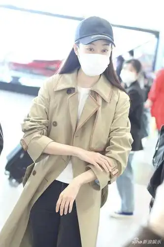 2021年5月4日,北京,明星现身机场. 张小斐