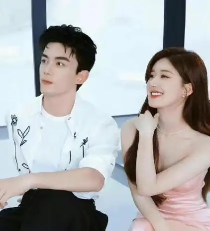 赵露思合作过的男明星都有谁 谣言称赵露思男友是顶流