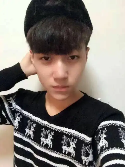 关于十四岁自拍的帅气男生的图片(禁止上网搜)