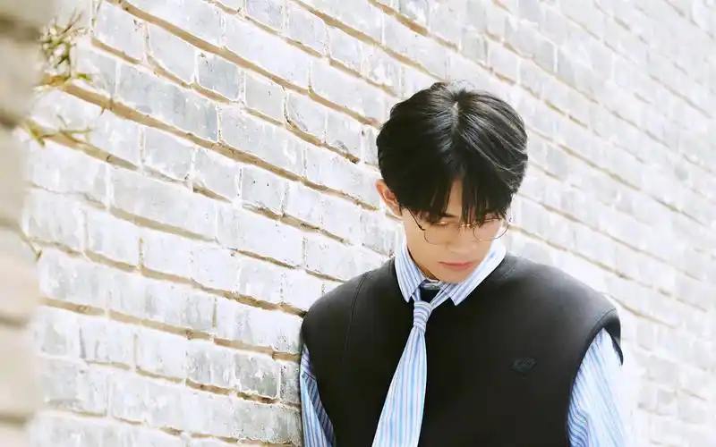 回车桌面>电脑壁纸>明星>大陆明星>易烊千玺青春洋溢活力帅气写真> >