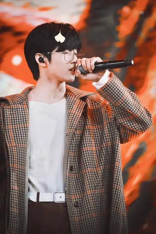 刘耀文唱跳ace##刘耀文舞台氛围感