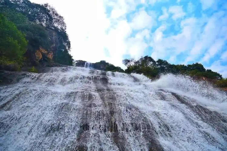 周末去哪儿爬天南第一梯赏全国落差最大瀑布就在增城