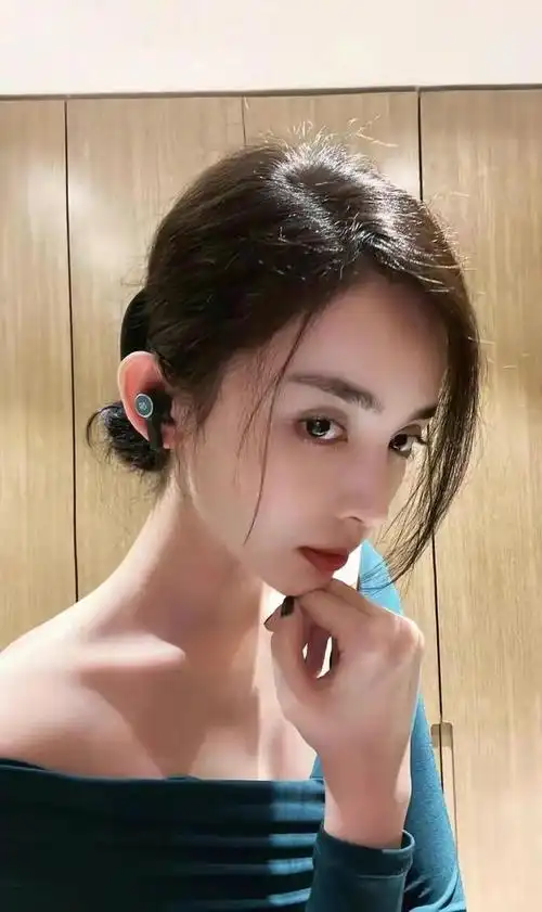 古力娜扎这个自拍照一看就是没精修过原来素颜的她这么好看