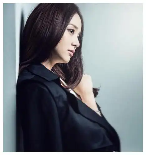 完美女神金泰熙精致的侧颜完全经得住时间的考验