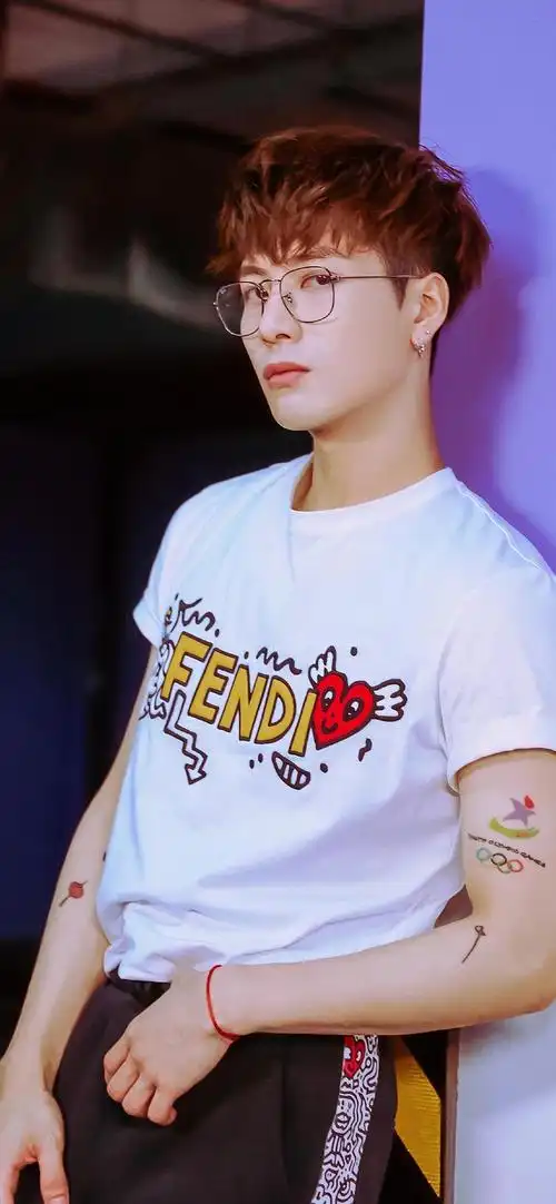 王嘉尔帅哥明星抖音最潮手机壁纸