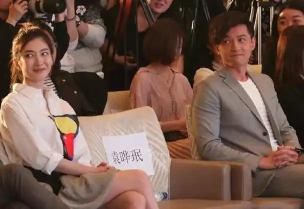 "清冷才女"江疏影:接待英国首相当翻译,与王室长公主出席活动