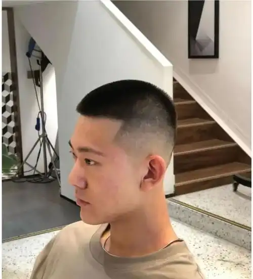 男士发型别乱剪,最帅还是这3种,简单立体真有型插图1