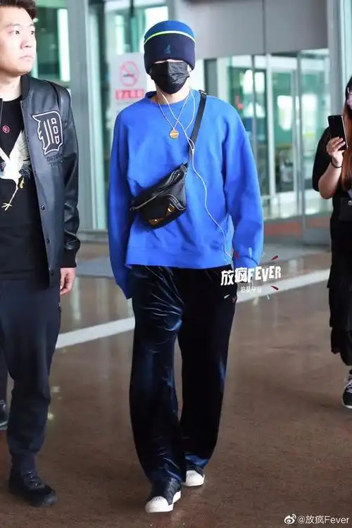 吴亦凡吃"大碗宽面"的时候,穿着这双鞋