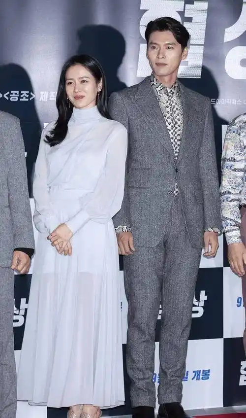 玄彬孙艺珍约会终于曝正脸,玄彬留胡须太爷们,艺珍亲自掌镜拍照