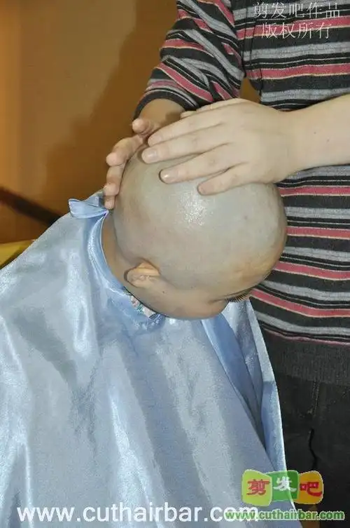 纪念五四青年节女孩剃光头-剪发吧93#(33)