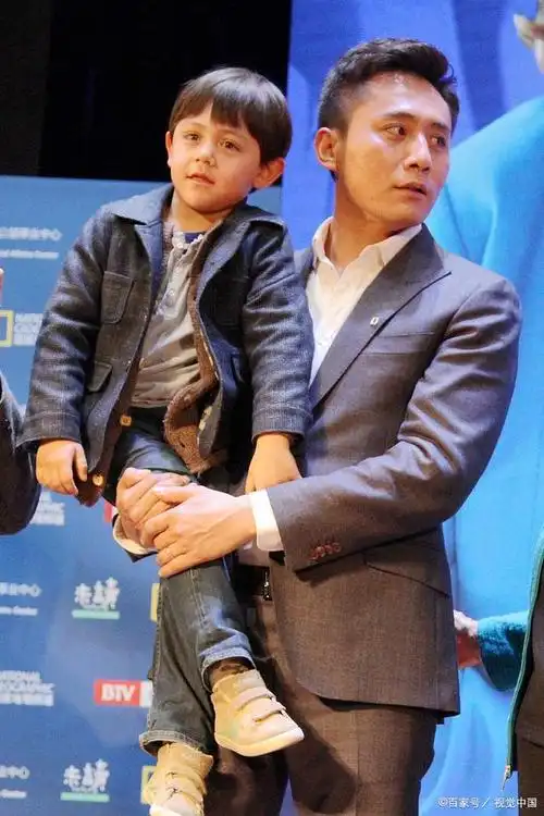 冯绍峰与赵丽颖的儿子:娱乐圈的"小明星",能否摆脱父母阴影?