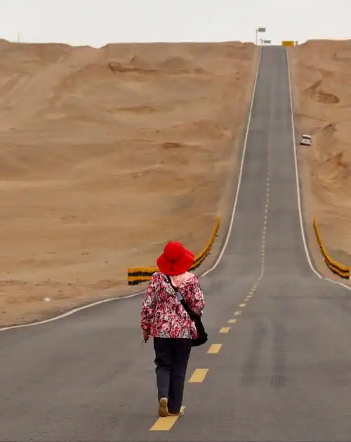 315国道,一路的风景,别有一番风情韵味…… 荒漠戈壁无人区