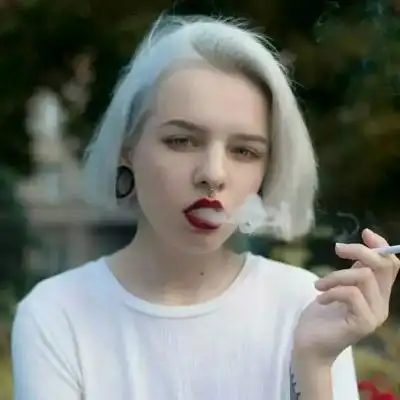 欧美女生超酷迷人头像  相关标签 欧美美女超酷气质高冷