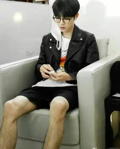 肖战的腿毛比迪丽热巴的胸毛更高贵吗?