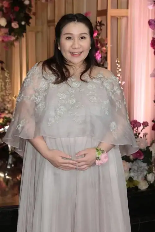 赌王千金怀孕被群嘲,女博士带5岁儿子自杀,妈妈们做错了什么?