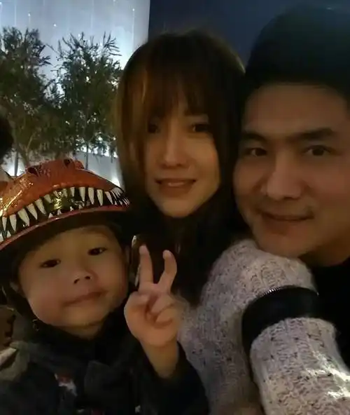 顺利的事业,无数人都羡慕不已,但有人发现婚后的潘阳一直在娘家生活